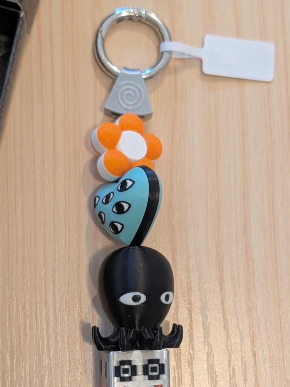 Min & Mon BLOOMOO CHARM – ORANGE + BLUE 3D PRINTED KEYCHAIN - Picture 5 of 10
